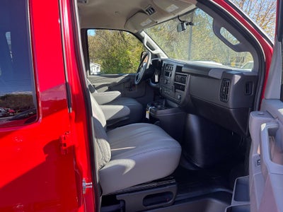 2025 Chevrolet Express Passenger 3500 1LS