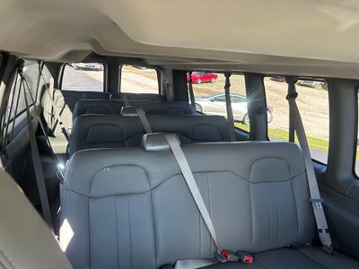 2025 Chevrolet Express Passenger 3500 1LS
