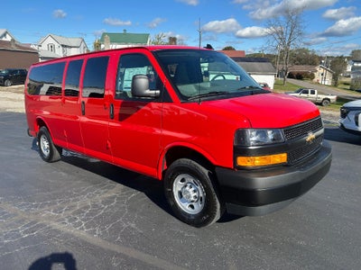 2025 Chevrolet Express Passenger 3500 1LS