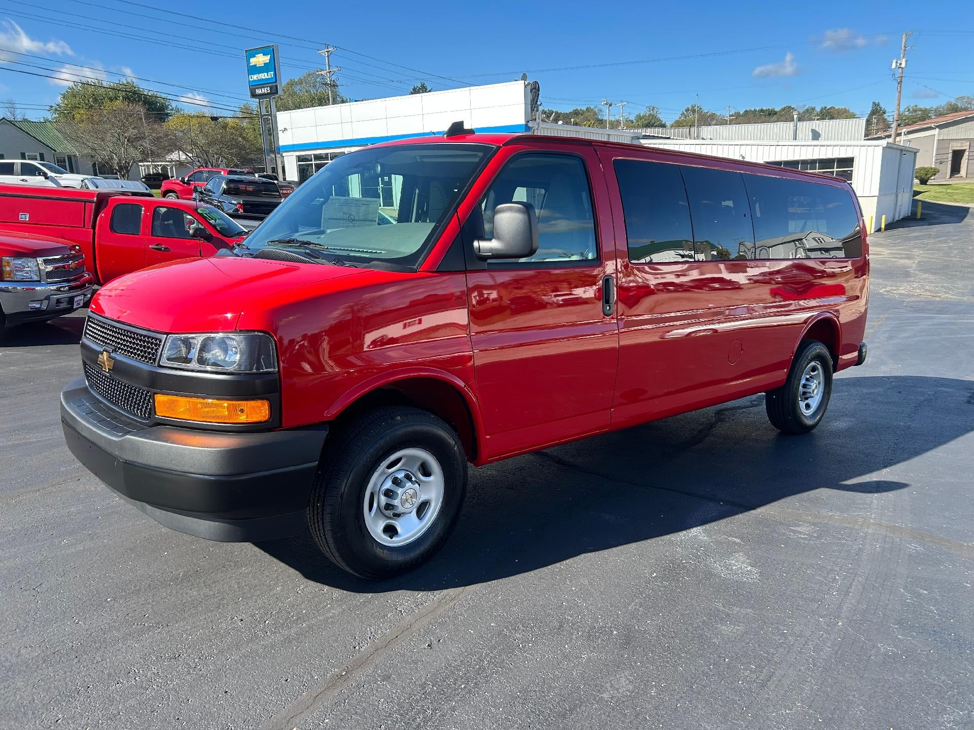 2025 Chevrolet Express Passenger 3500 1LS
