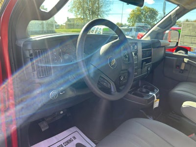 2025 Chevrolet Express Passenger 3500 1LS