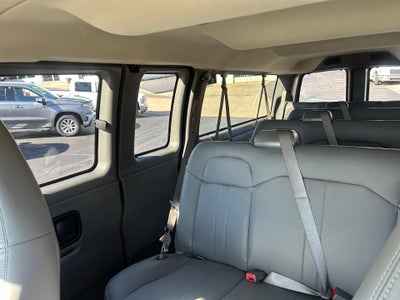 2025 Chevrolet Express Passenger 3500 1LS