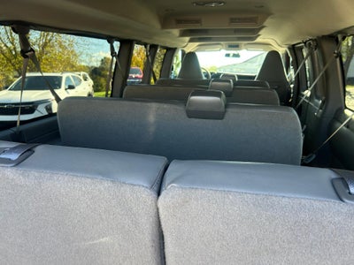 2025 Chevrolet Express Passenger 3500 1LS