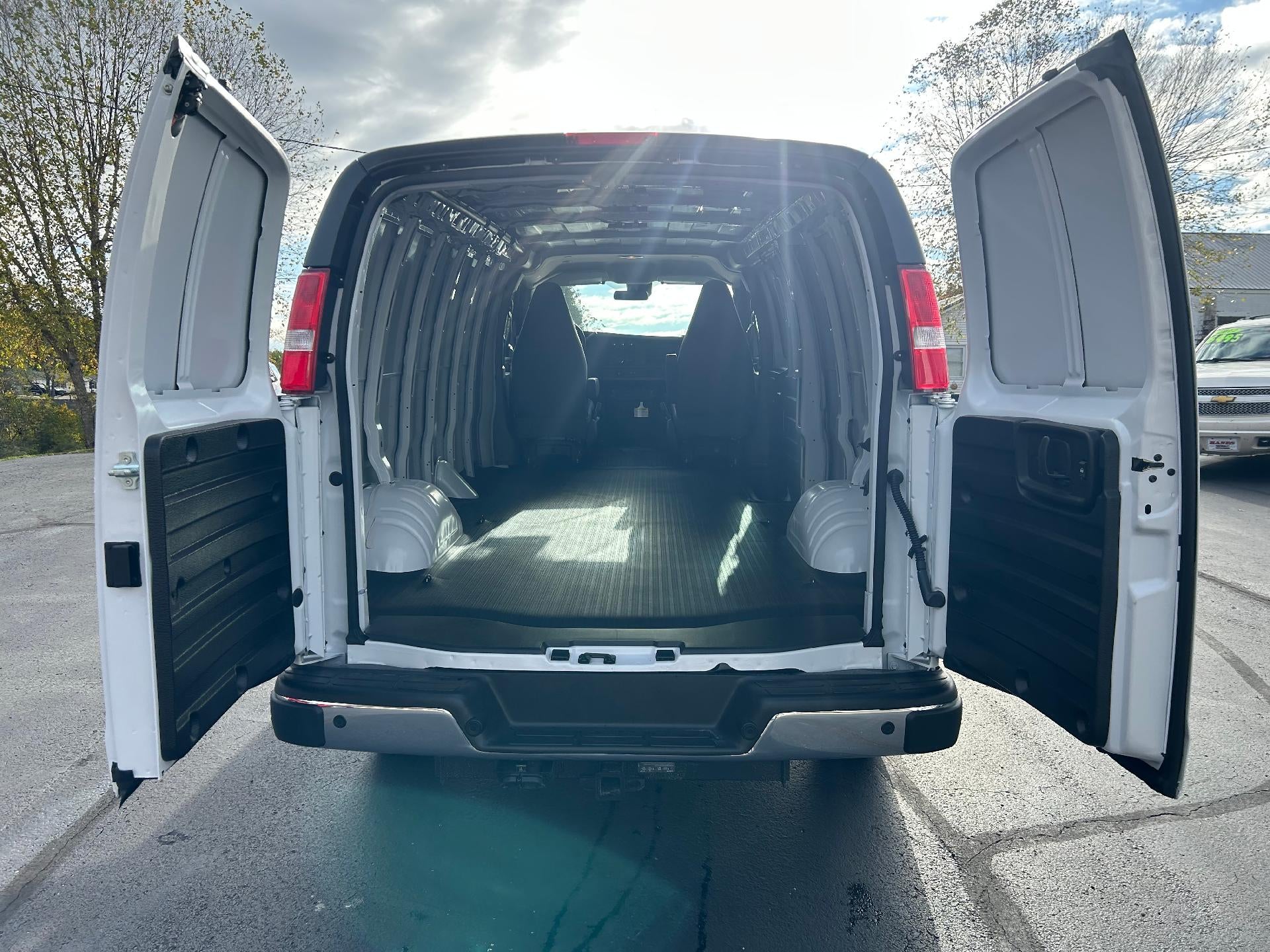 2025 Chevrolet Express Cargo 3500 Base